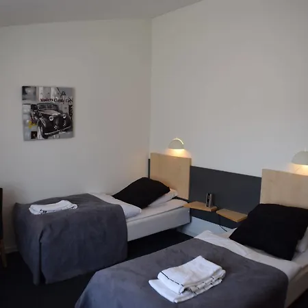 & 3* Horning
